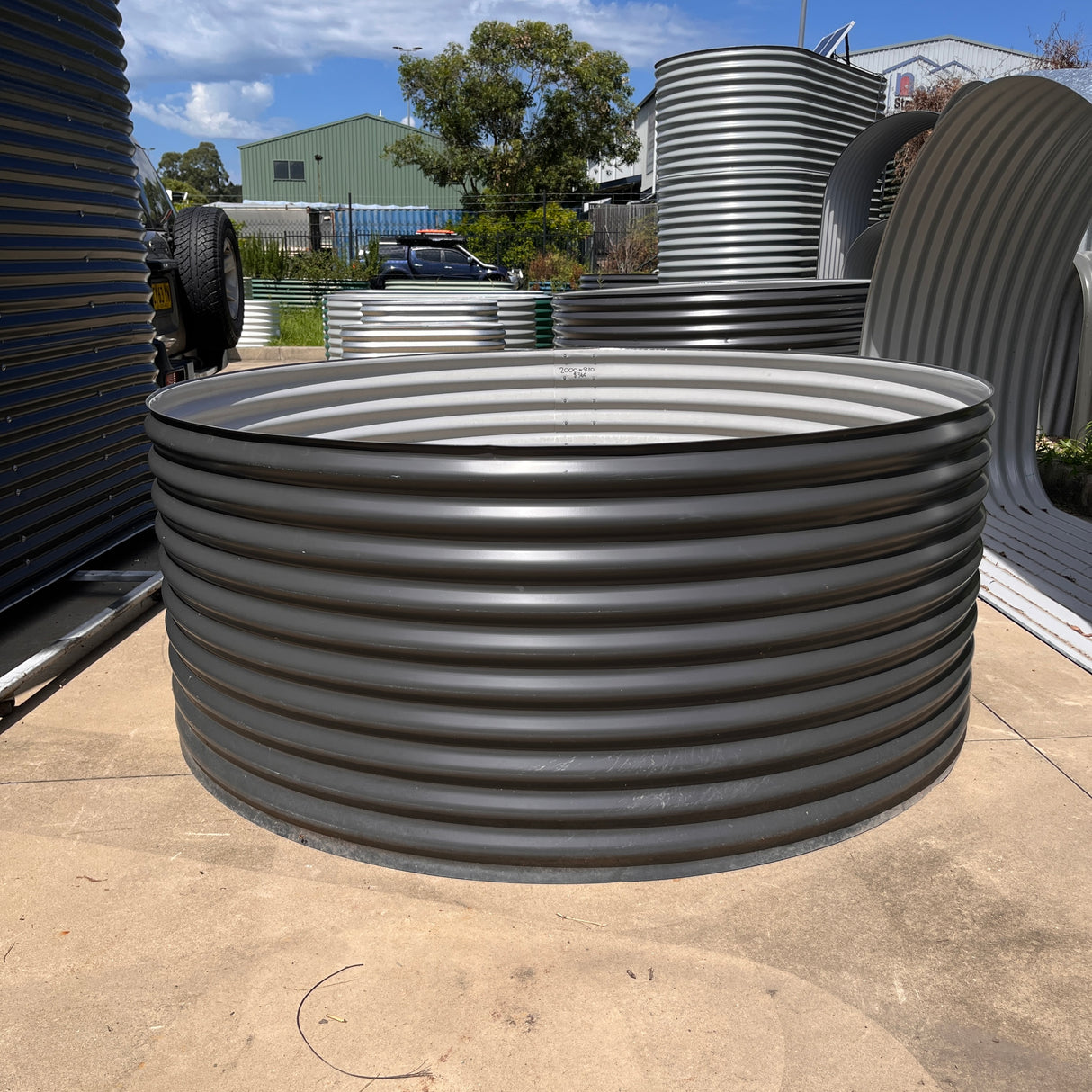 2000 x 810 Round Garden Bed