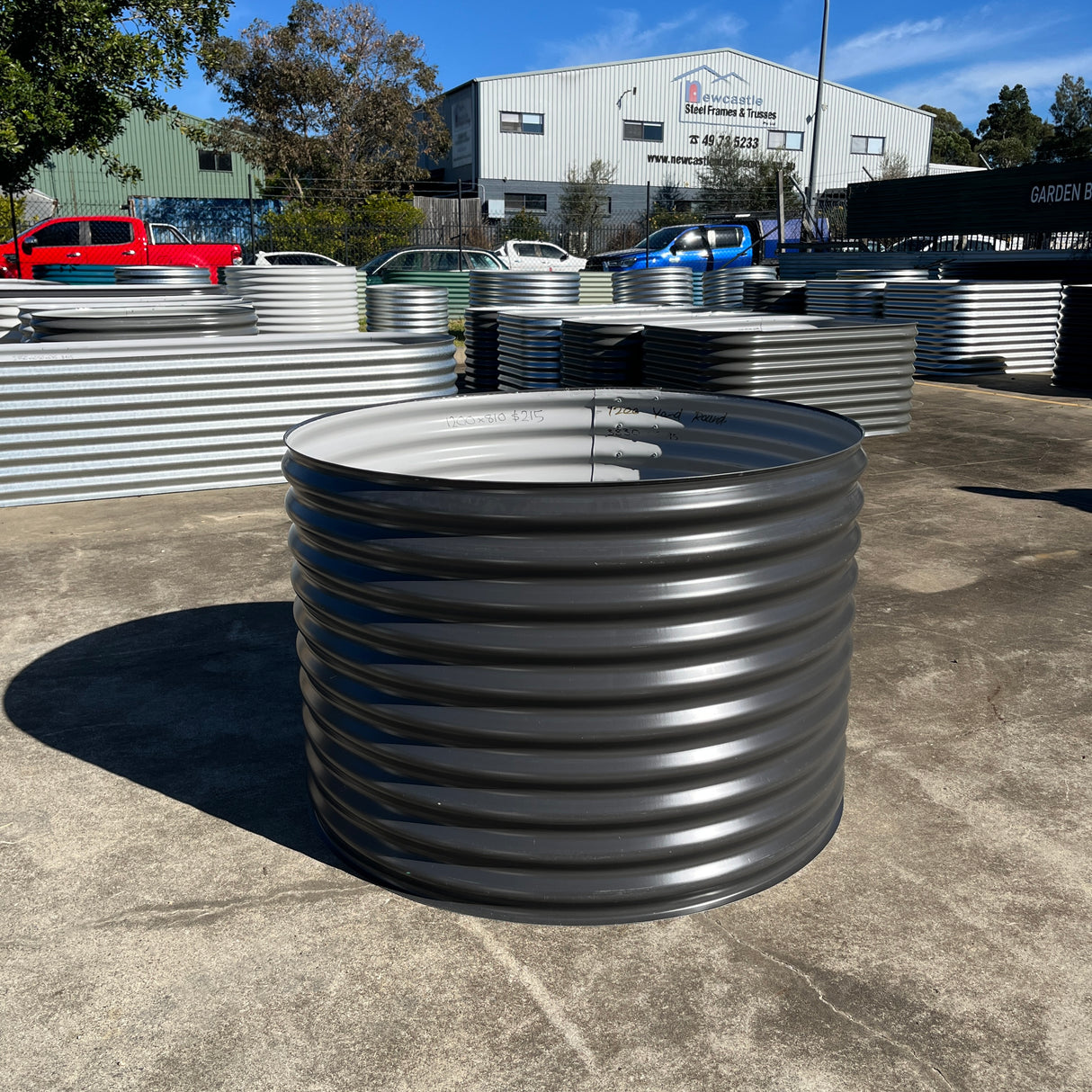 1200 x 810 Round Garden Bed