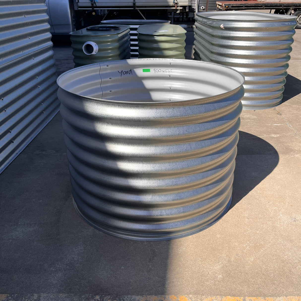 900 x 635 Round Garden Bed