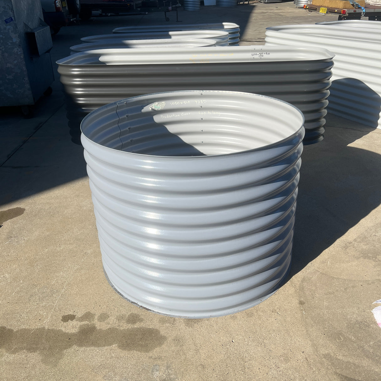 1050 x 810 Round Garden Bed