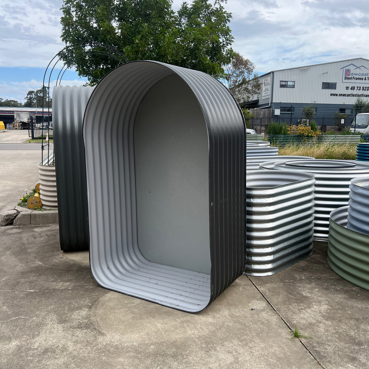 1800 x 1150 x 635 Wood Hutch