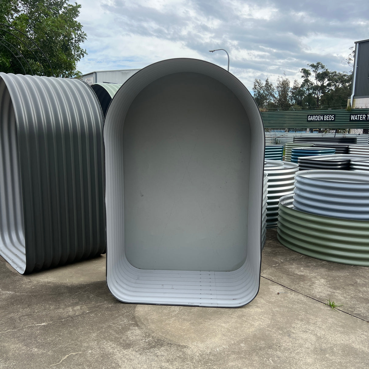 1800 x 1150 x 635 Wood Hutch