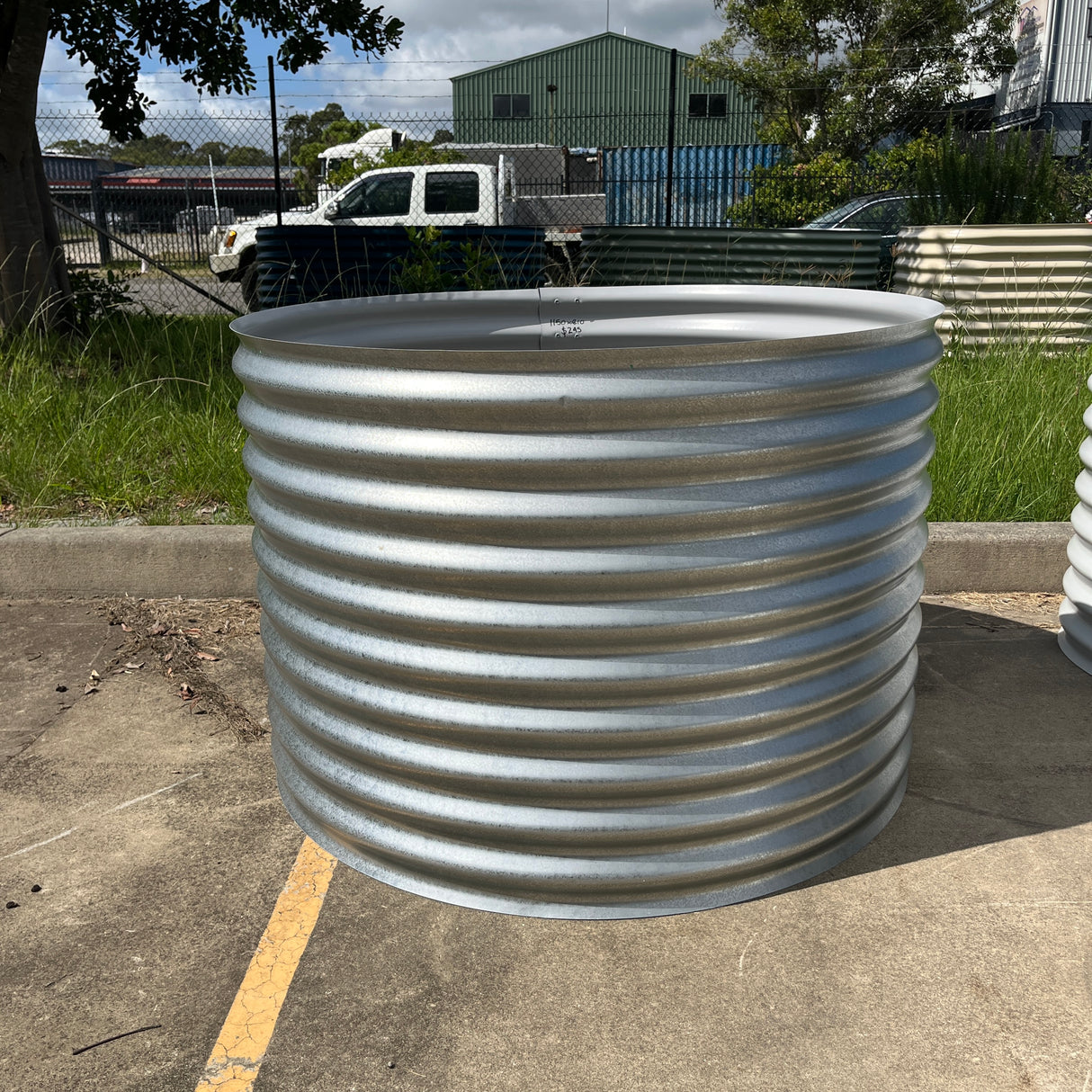 1150 x 810 Round Garden Bed