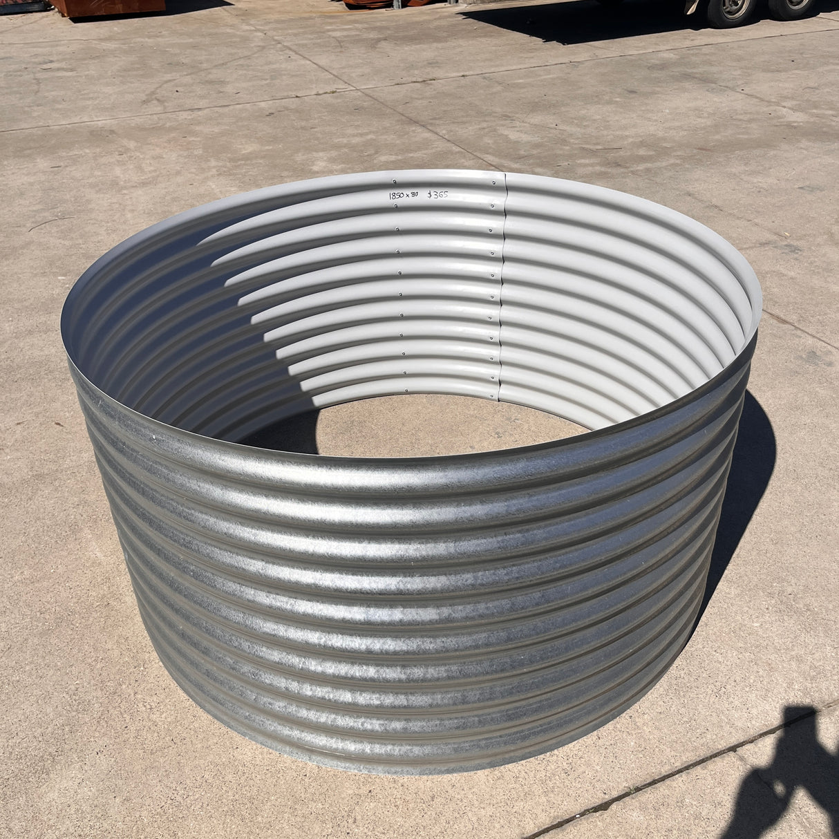 1850 x 810 Round Garden Bed