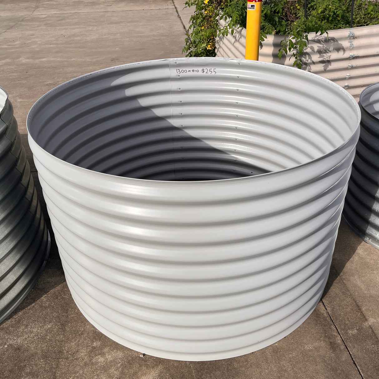 1300 x 810 Round Garden Bed