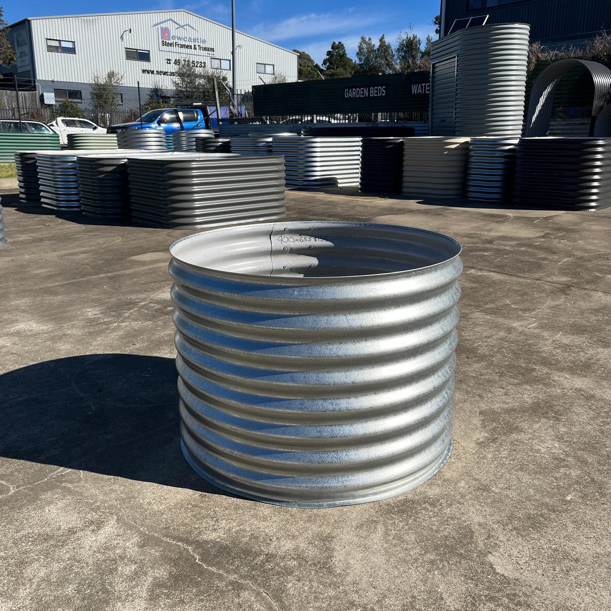 900 x 635 Round Garden Bed