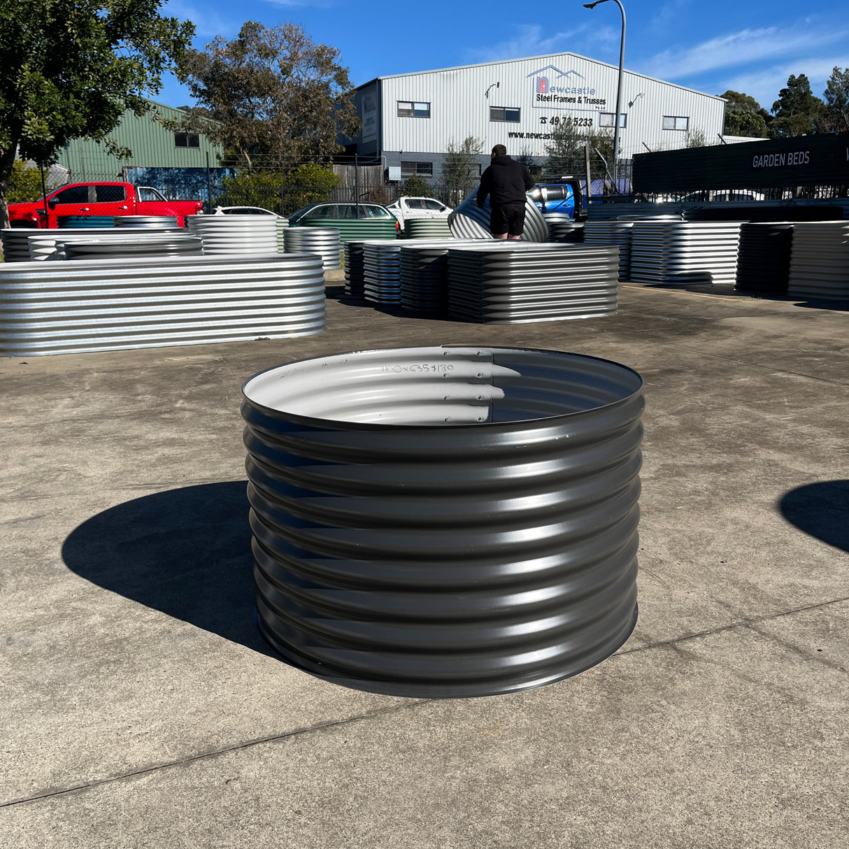 1100 x 635 Round Garden Bed