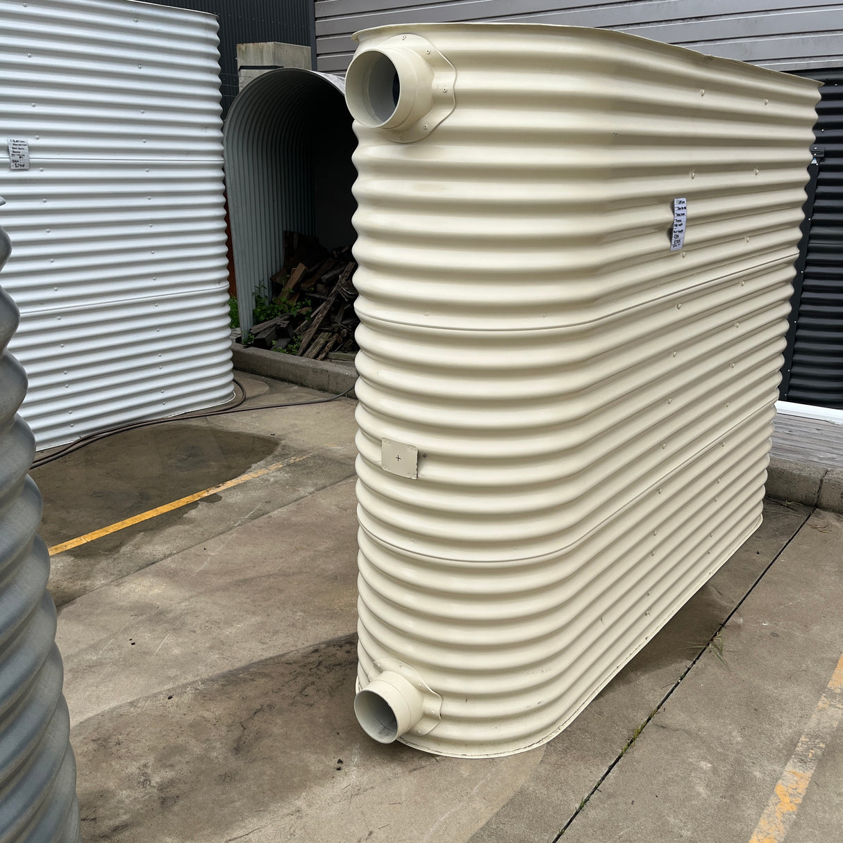 3,059 Slimline Water Tank