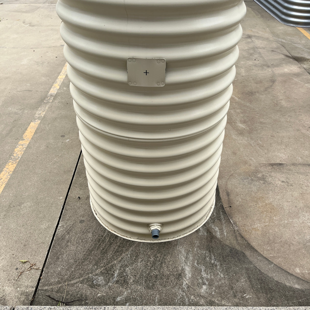 3,059 Slimline Water Tank