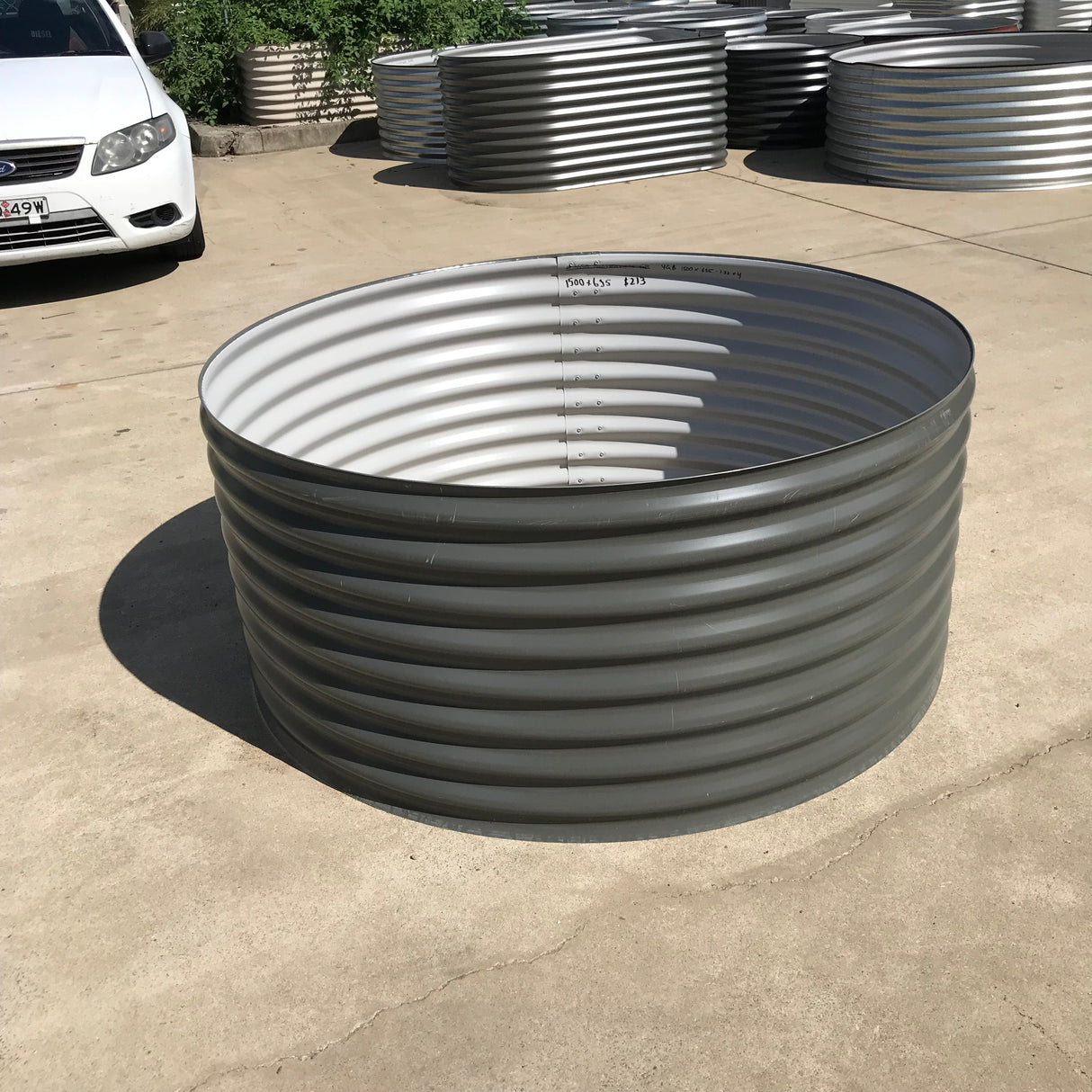 1500 x 635 Round Garden Bed