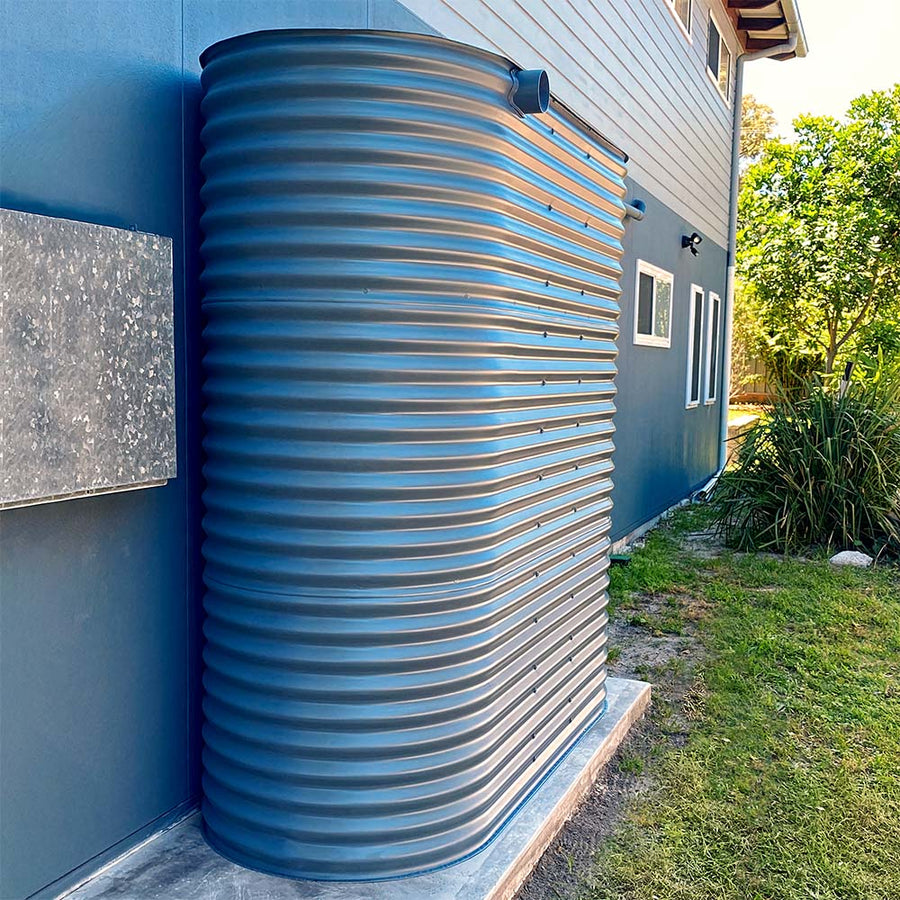 Slimline steel water tank